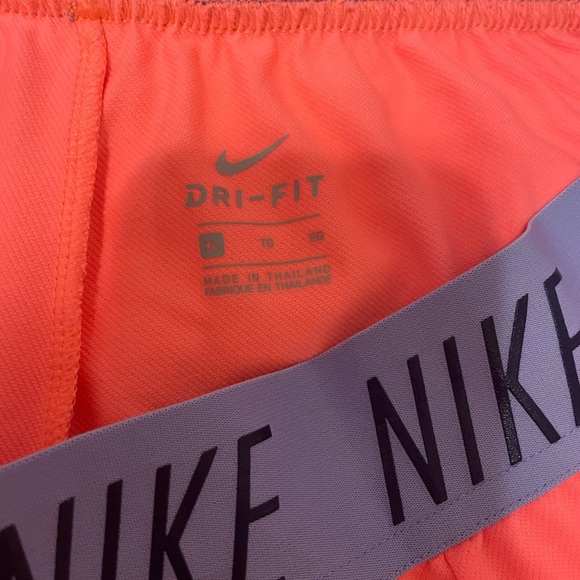 Pink Nike pros - Picture 2 of 3